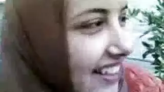محجبة شرموطة عربية في اغراء ساخن و كشف مثير