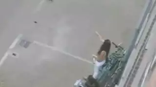 تجسس علي بنت وشاب بينيكوا في الشارع
