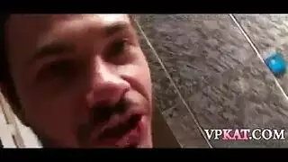 أشقر وقحة تستيقظ ديك صديقها الكبير وتمتص الديك في مؤخرتها الضيقة