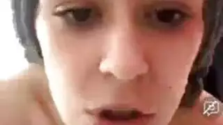 فاتنة في سن المراهقة غريب ، كارتر كروز تركب الديك الصخري لزوجها ، بينما كانت على الكرسي