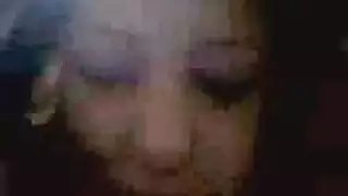 غاضب ممتلئة الجسم عاري الصدر